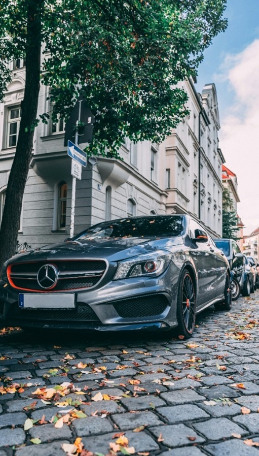 Luxurious car image