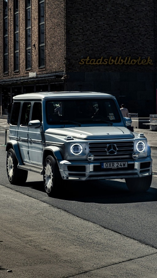 Luxurious car image